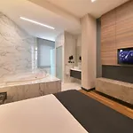 Hotel Nish & 3*