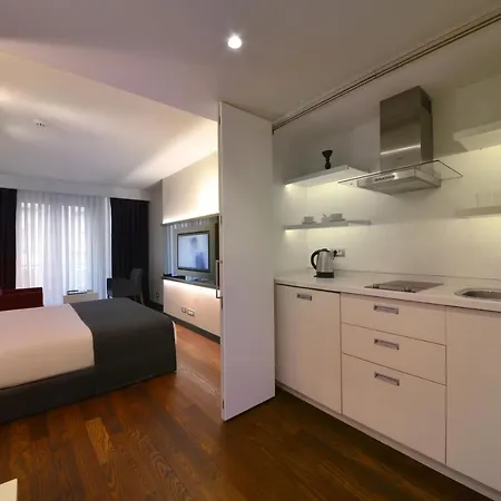 Nish & Hotel 3*