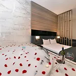 Hotel Nish & 3*