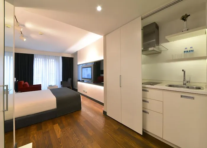 Nish Suites&hotel 3*