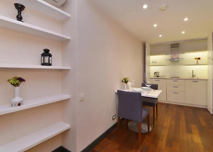 Nish Suites&hotel Otel