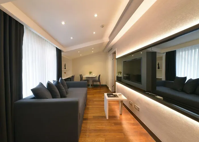 Otel Nish Suites&hotel 3*