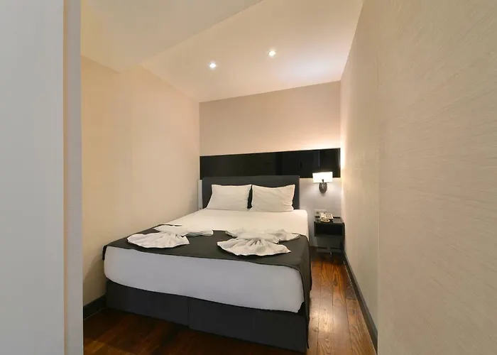 Otel Nish Suites&hotel 3*