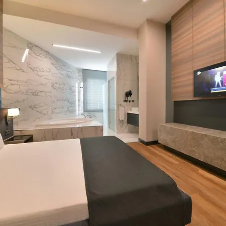 Hotel Nish & 3*