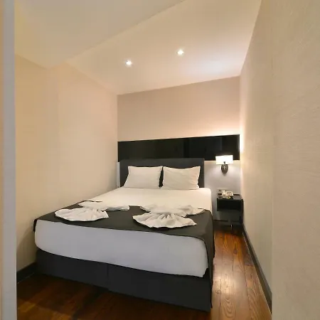 Hotel Nish & 3*