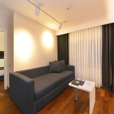 Nish & 3* Provincia di Istanbul