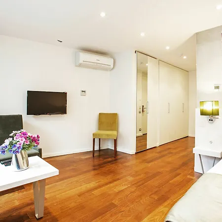 Nish & Hotel Provincia di Istanbul